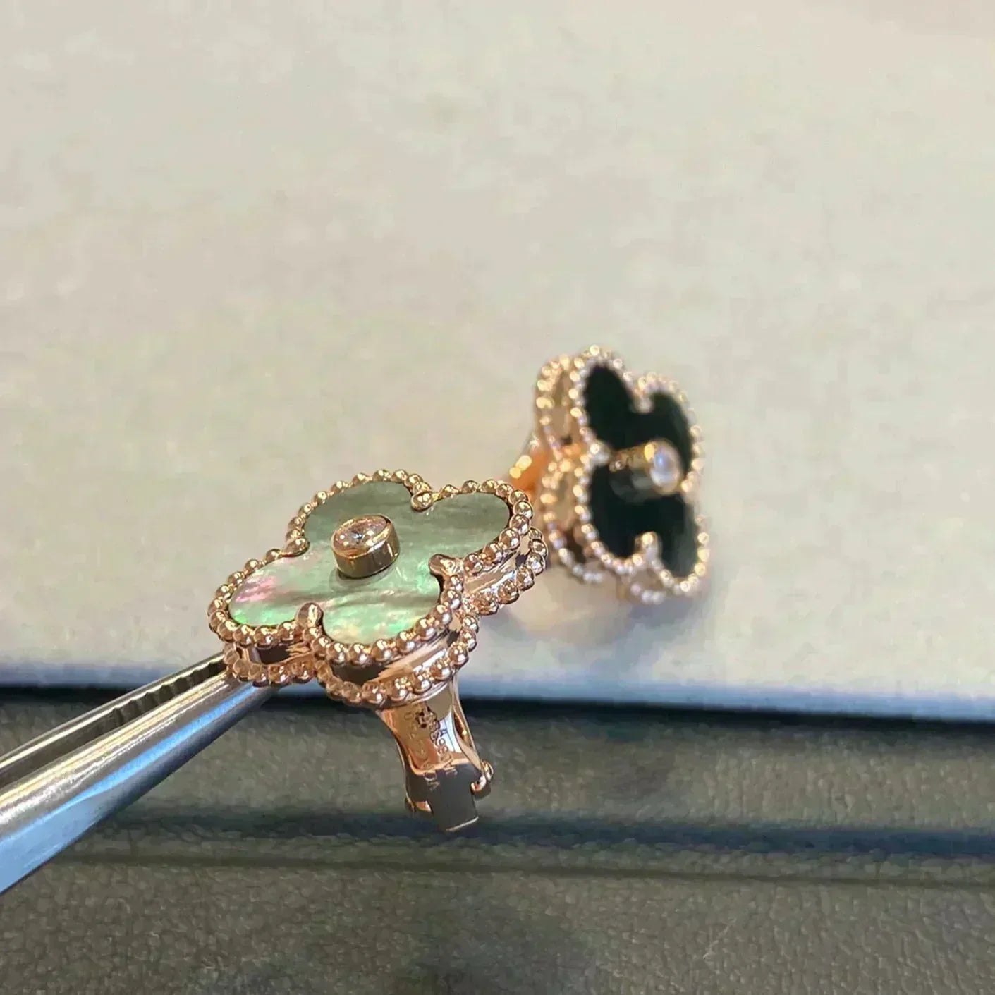 [Dawnora Jewelry]CLOVER MEDIUM 1 MOTIFS GRAY MOP  DIAMOND EARRINGS