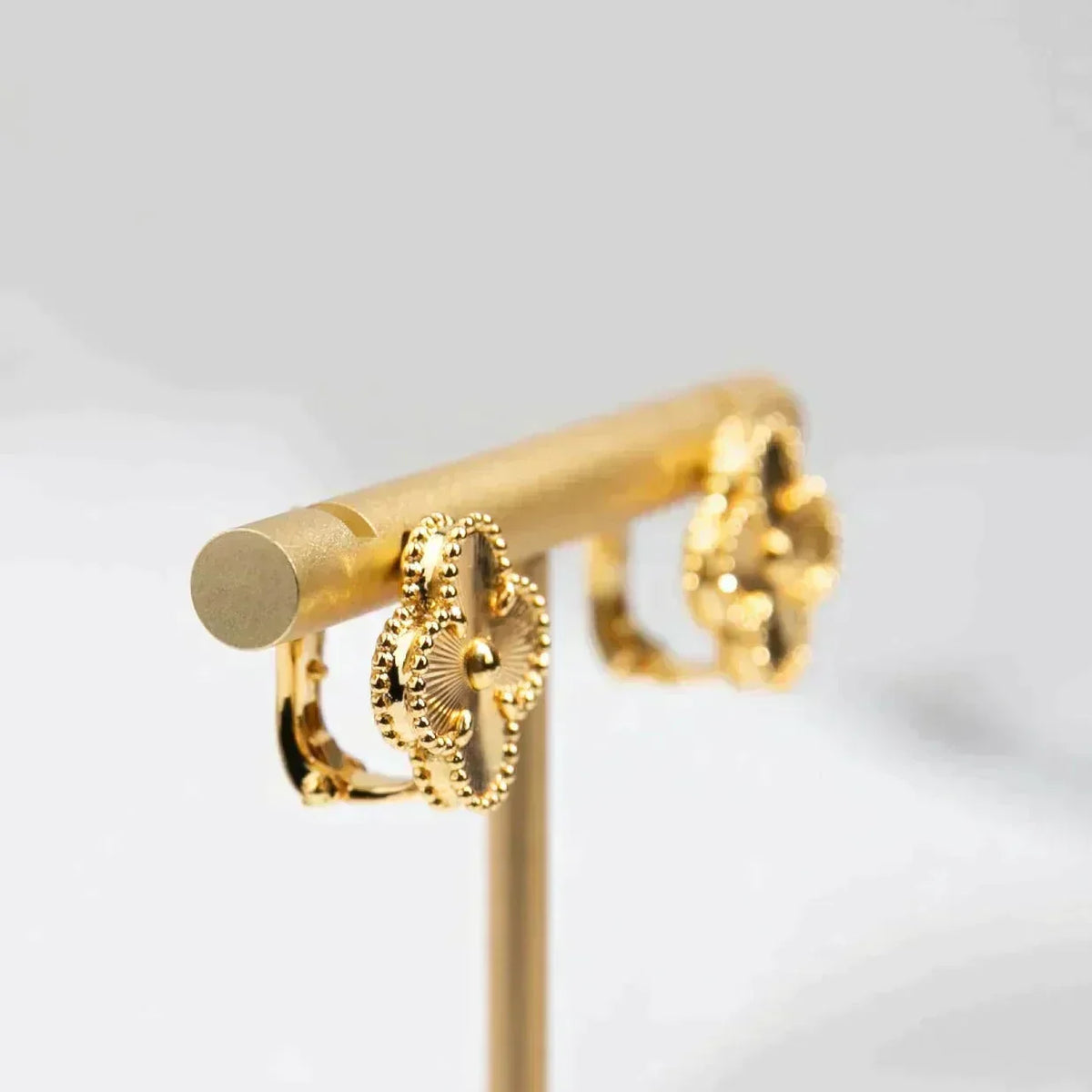 [Dawnora Jewelry]CLOVER MEDIUM 1 MOTIFS LASER EARRINGS