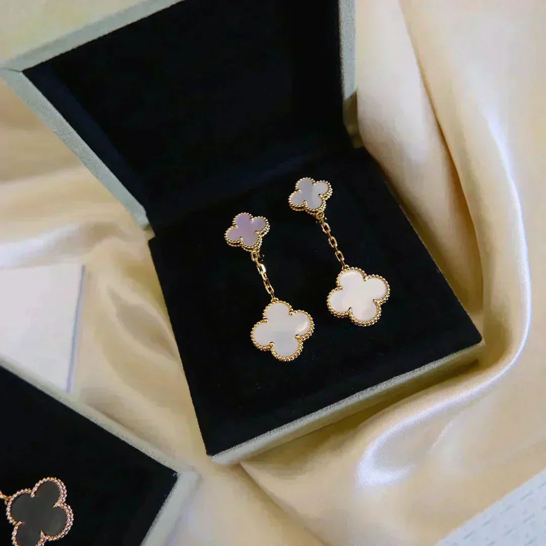 [Dawnora Jewelry]CLOVER 2 MOTIF WHITE MOP EARRINGS
