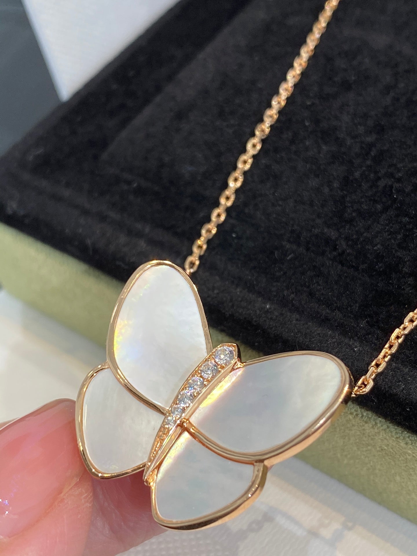 [Dawnora Jewelry]BUTTERFLY GOLD MOP DIAMOND NECKLACE