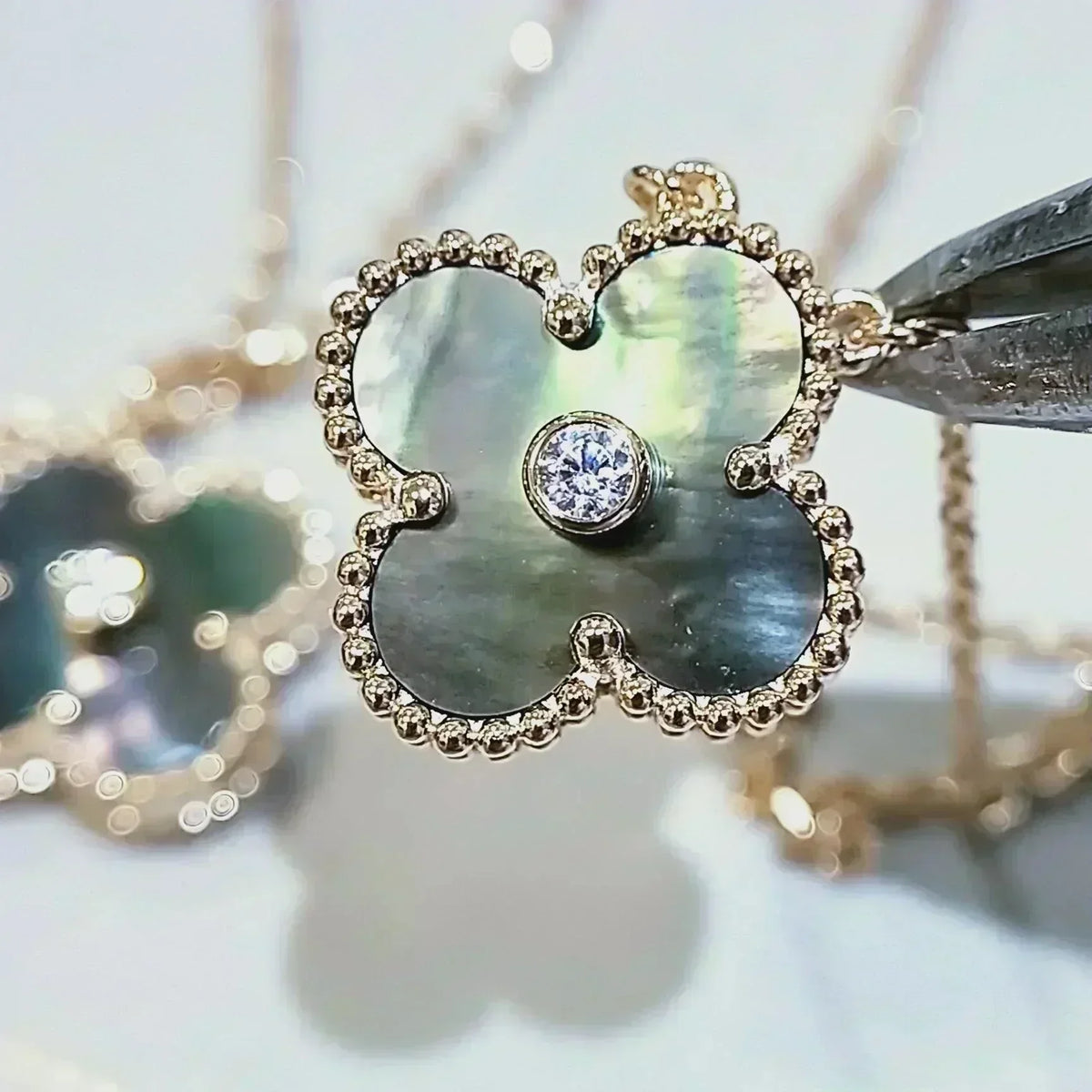 [Dawnora Jewelry]CLOVER 15MM DIAMOND AND MOTHER-OF-GREY NECKLACE
