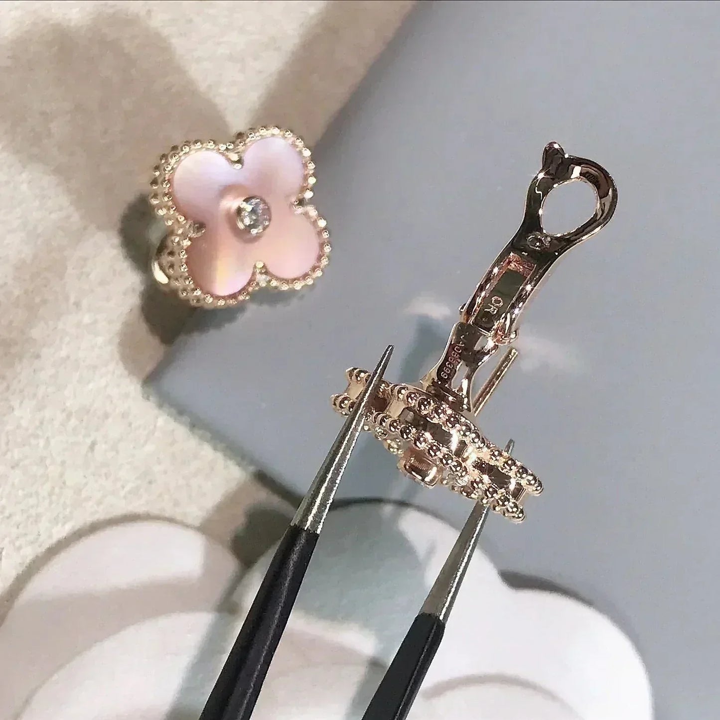 [Dawnora Jewelry]CLOVER MEDIUM 1 MOTIFS  PINK MOP DIAMOND EARRINGS