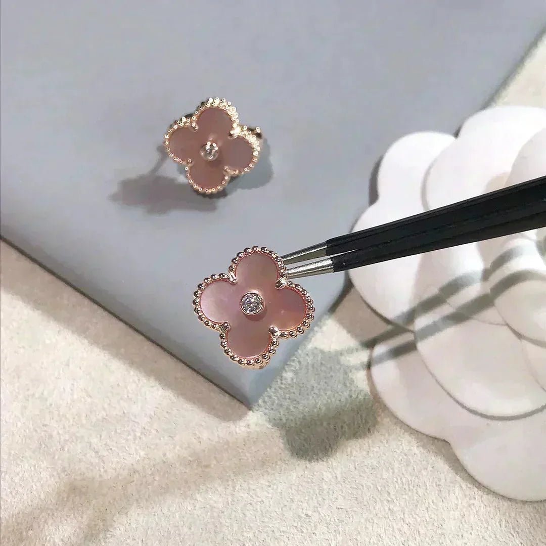 [Dawnora Jewelry]CLOVER MEDIUM 1 MOTIFS  PINK MOP DIAMOND EARRINGS