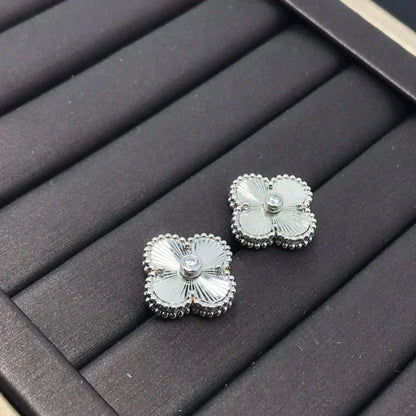 [Dawnora Jewelry]CLOVER MINI 9.5MM LASER EARRINGS