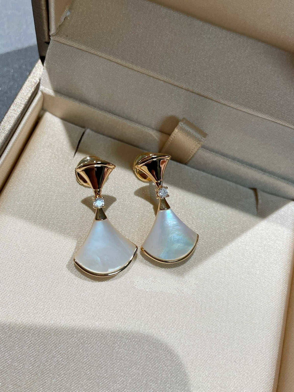 [Dawnora Jewelry]DREAM MOP 1 DIAMOND EARRINGS