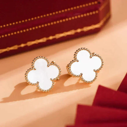 [Dawnora Jewelry]CLOVER MEDIUM 1 MOTIFS  WHITE MOP STUD EARRINGS