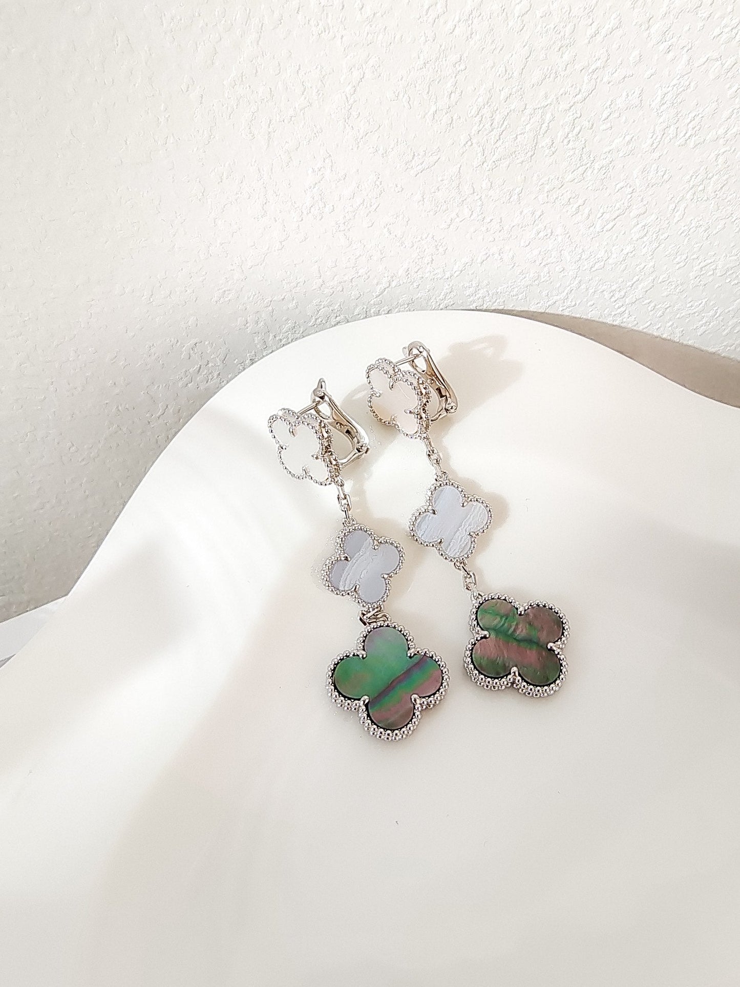 [Dawnora Jewelry]CLOVER 3 MOTIFS CHALCEDONY DARK MOP SILVER EARRINGS