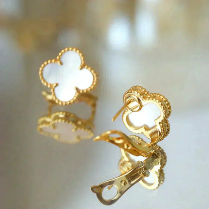 [Dawnora Jewelry]CLOVER MEDIUM 1 MOTIFS  WHITE MOP STUD EARRINGS