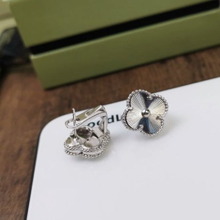 [Dawnora Jewelry]CLOVER MEDIUM STUD EARRINGS