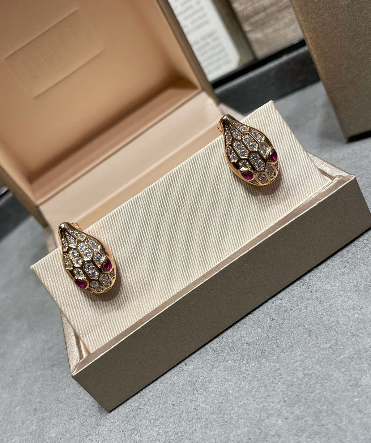 [Dawnora Jewelry]SERPENT DIAMOND STUD EARRINGS