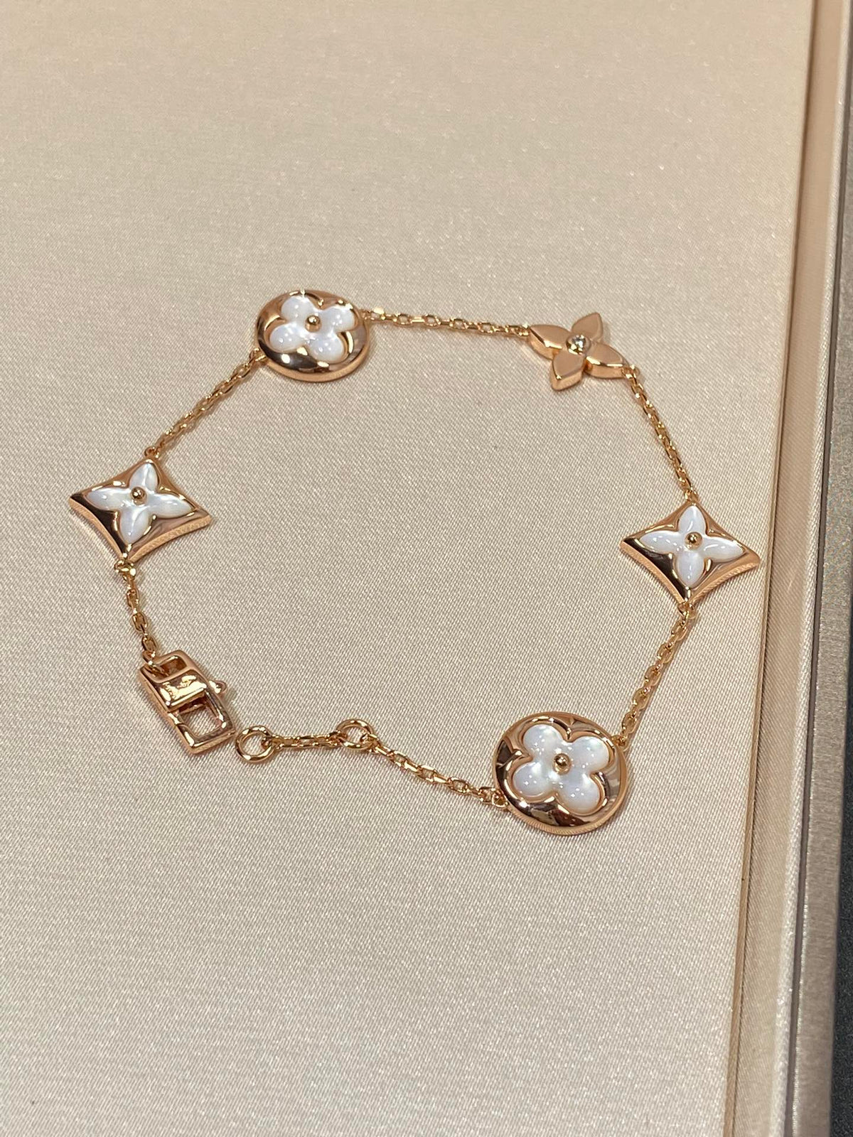[Dawnora Jewelry]STAR AND SUN 5 MOTIF MOP PINK GOLD BRACELET