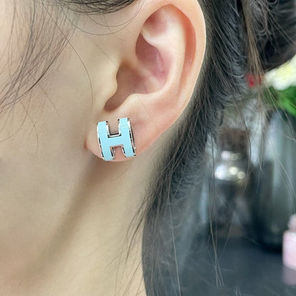 [Dawnora Jewelry]POP H SKY BLUE STUD EARRINGS