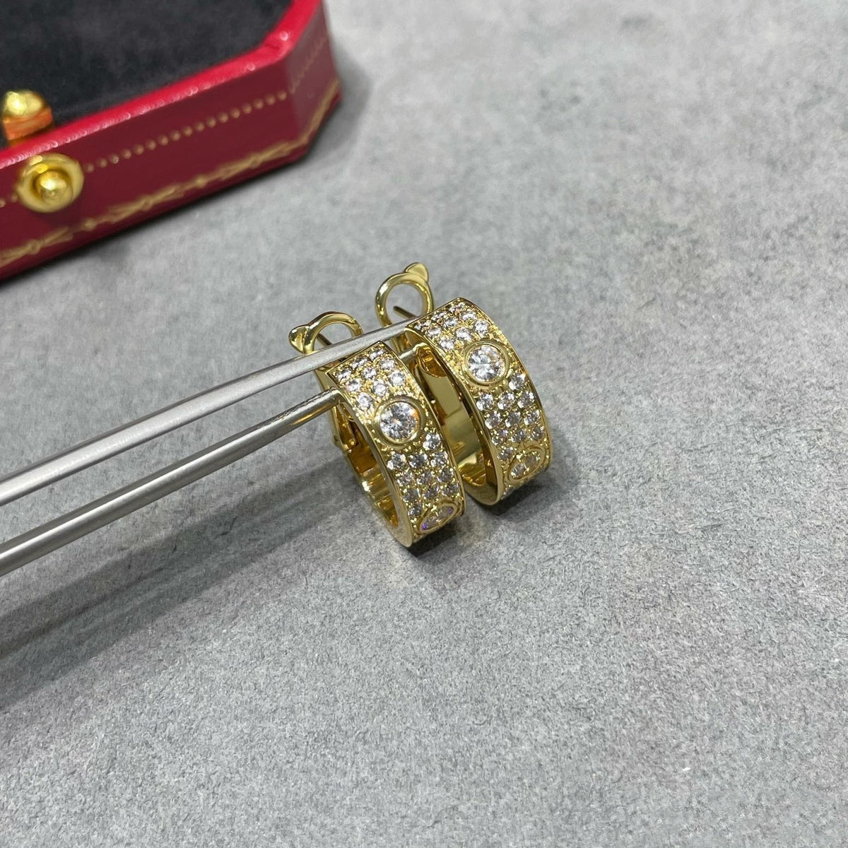 [Dawnora Jewelry]LOVE 5.5MM DIAMOND PAVED EARRINGS