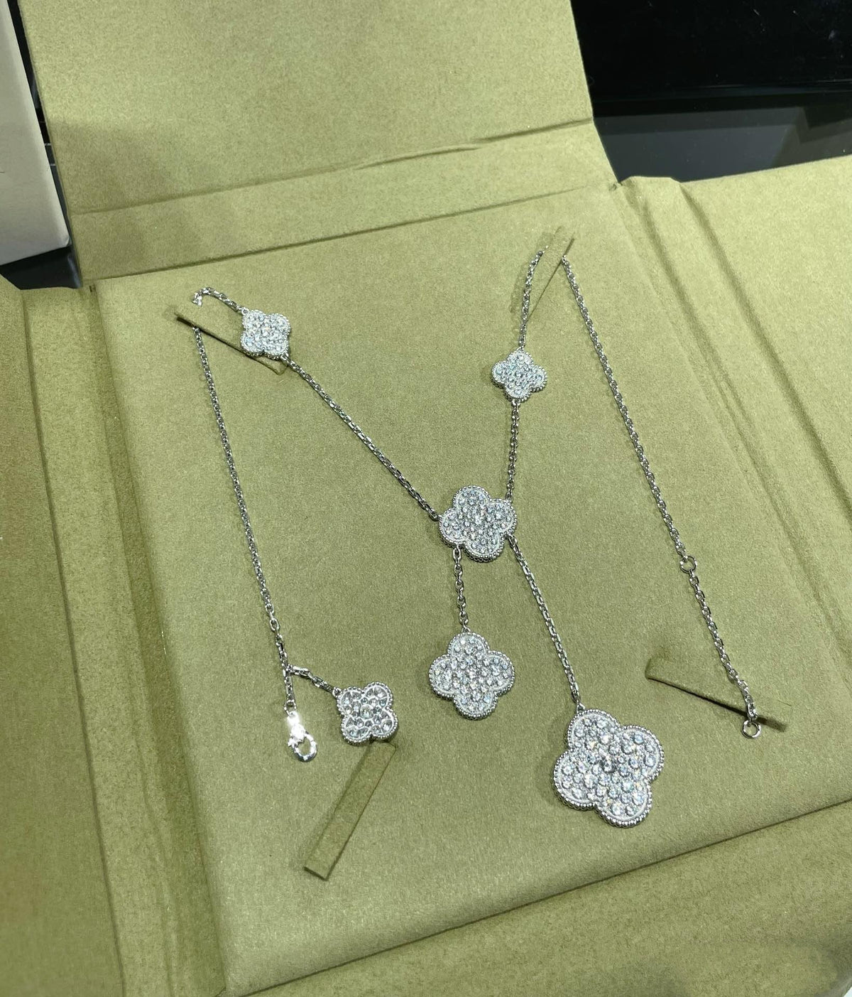 [Dawnora Jewelry]CLOVER 6 MOTIF DIAMOND PAVED NECKLACE