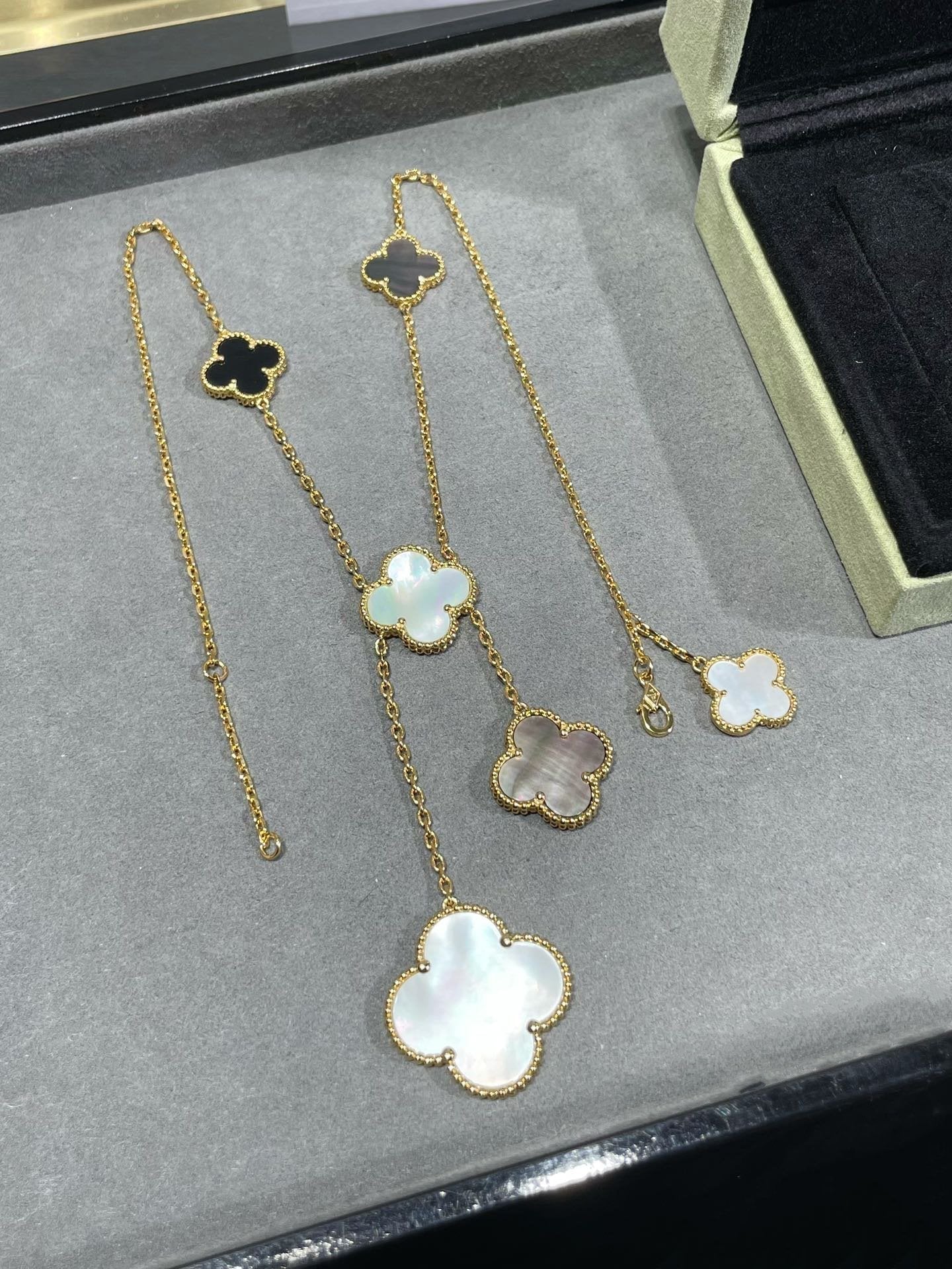 [Dawnora Jewelry]CLOVER 6 MOTIF MOP ONYX GOLD NECKLACE