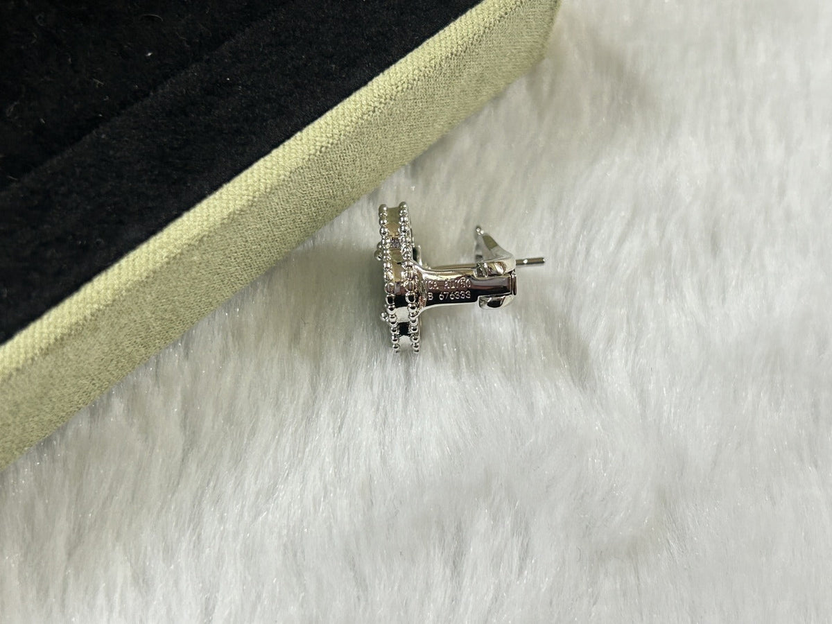 [Dawnora Jewelry]CLOVER PIETERSITE MEDIUM STUD EARRINGS