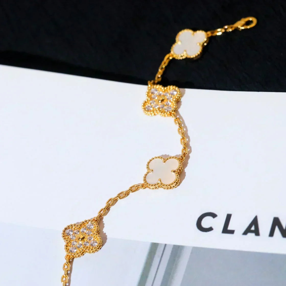 [Dawnora Jewelry]CLOVER WHITE PEARL MOP 5 MOTIF BRACELET COLLECTION