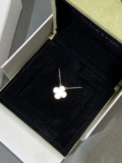 [Dawnora Jewelry]CLOVER MEDIUM SILVER WHITE MOP NECKLACE