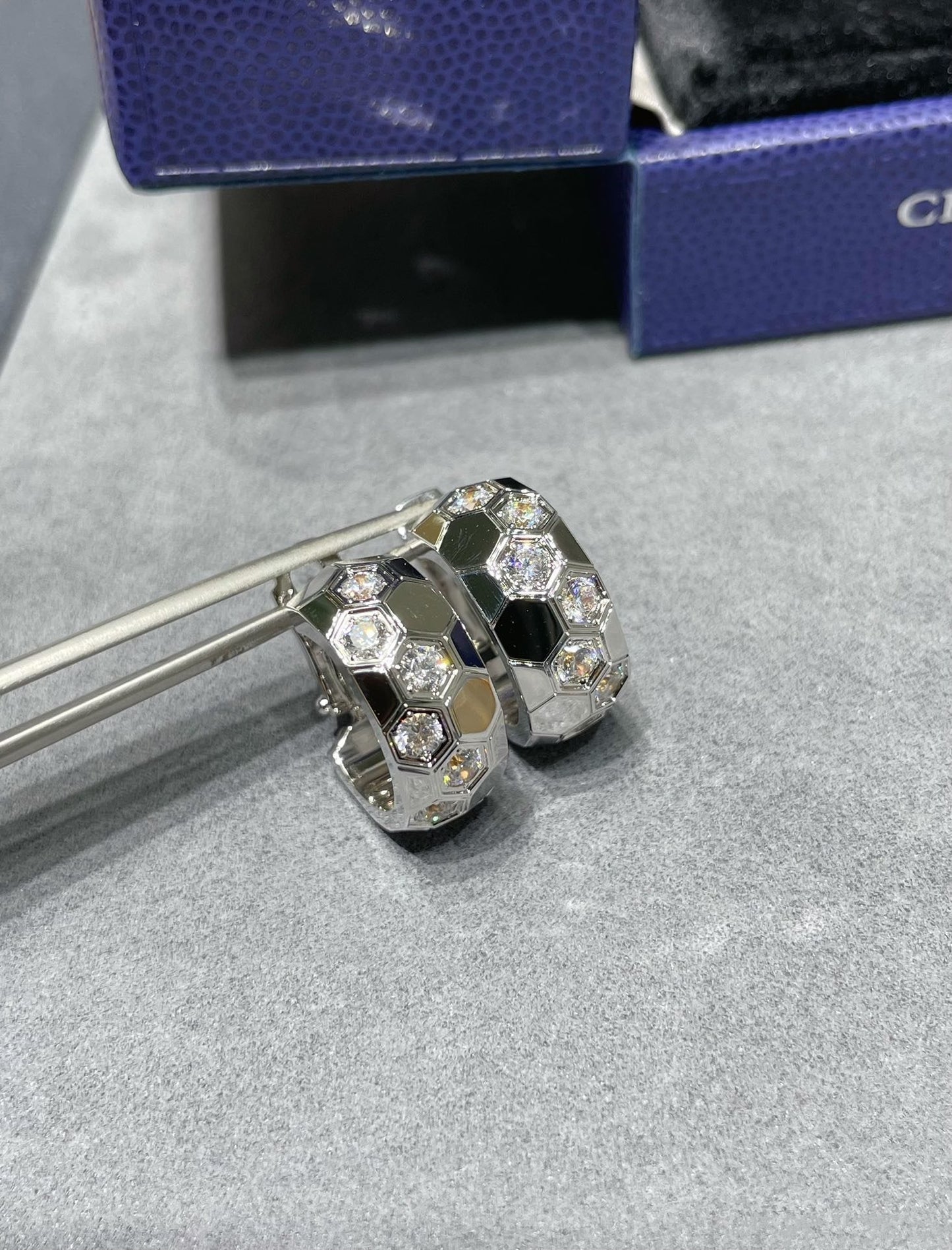 [Dawnora Jewelry]BEE LOVE DIAMOND HOOP EARRINGS