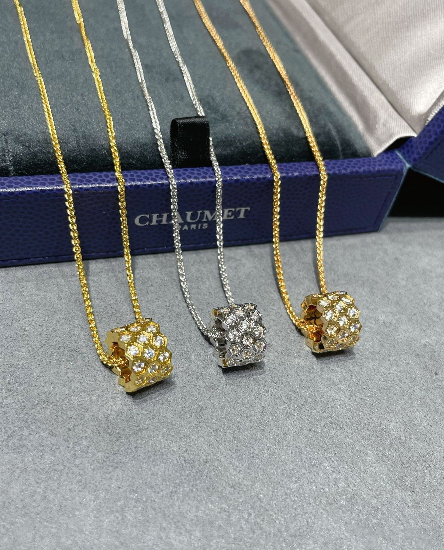 [Dawnora Jewelry]BEE LOVE DIAMOND PAVED 3 ROW NECKLACE