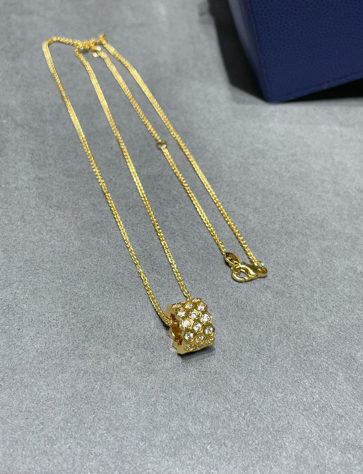 [Dawnora Jewelry]BEE LOVE DIAMOND PAVED 3 ROW NECKLACE