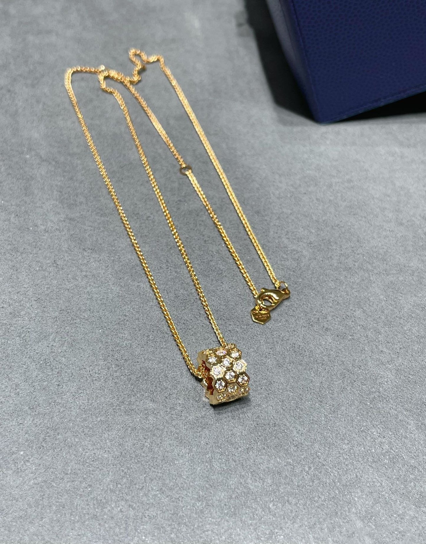 [Dawnora Jewelry]BEE LOVE DIAMOND PAVED 3 ROW NECKLACE