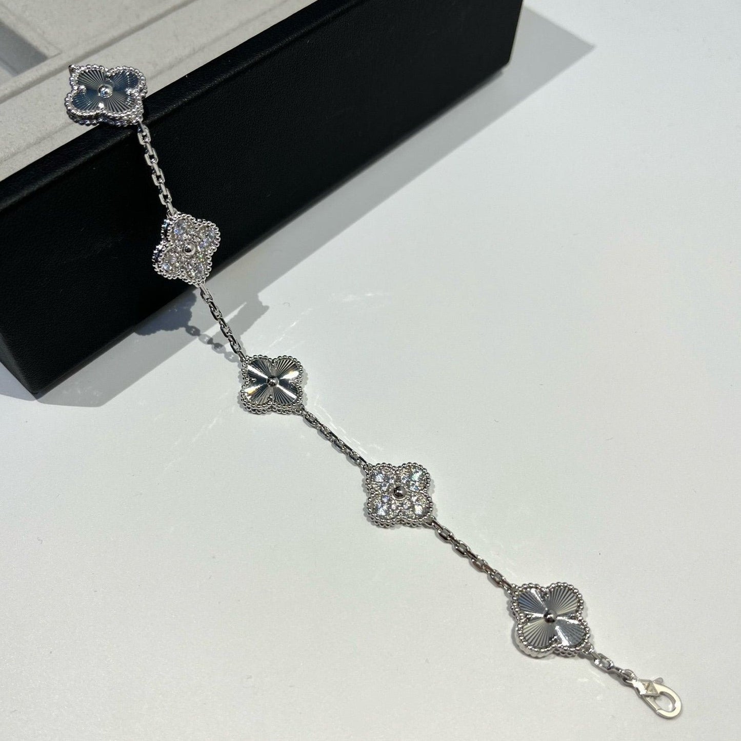 [Dawnora Jewelry] CLOVER 5 MOTIF LASER BRACELET COLLECTION
