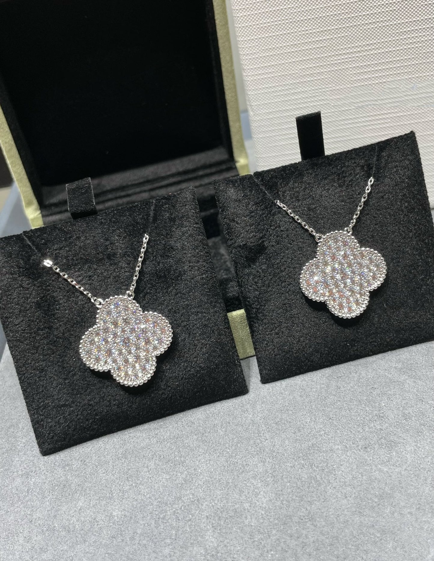 [Dawnora Jewelry]CLOVER 25MM LARGE PENDANT DIAMOND PAVED SILVER NECKLACE