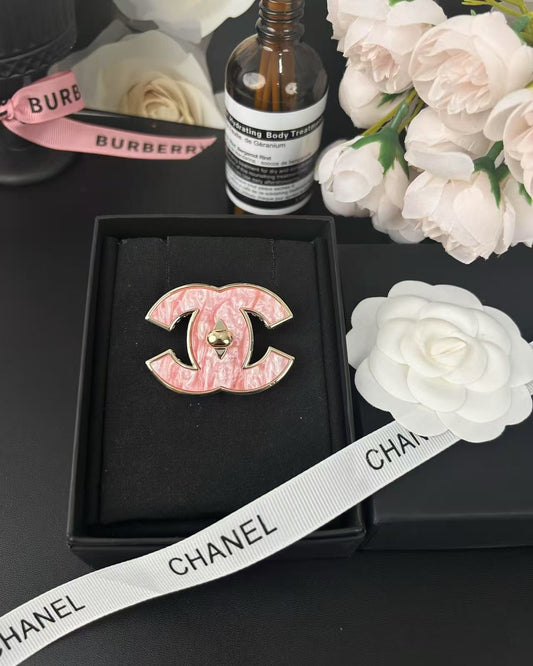 [Dawnora Jewelry]Pink Resin Classic Brooch 5cm