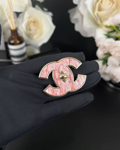 [Dawnora Jewelry]Pink Resin Classic Brooch 5cm