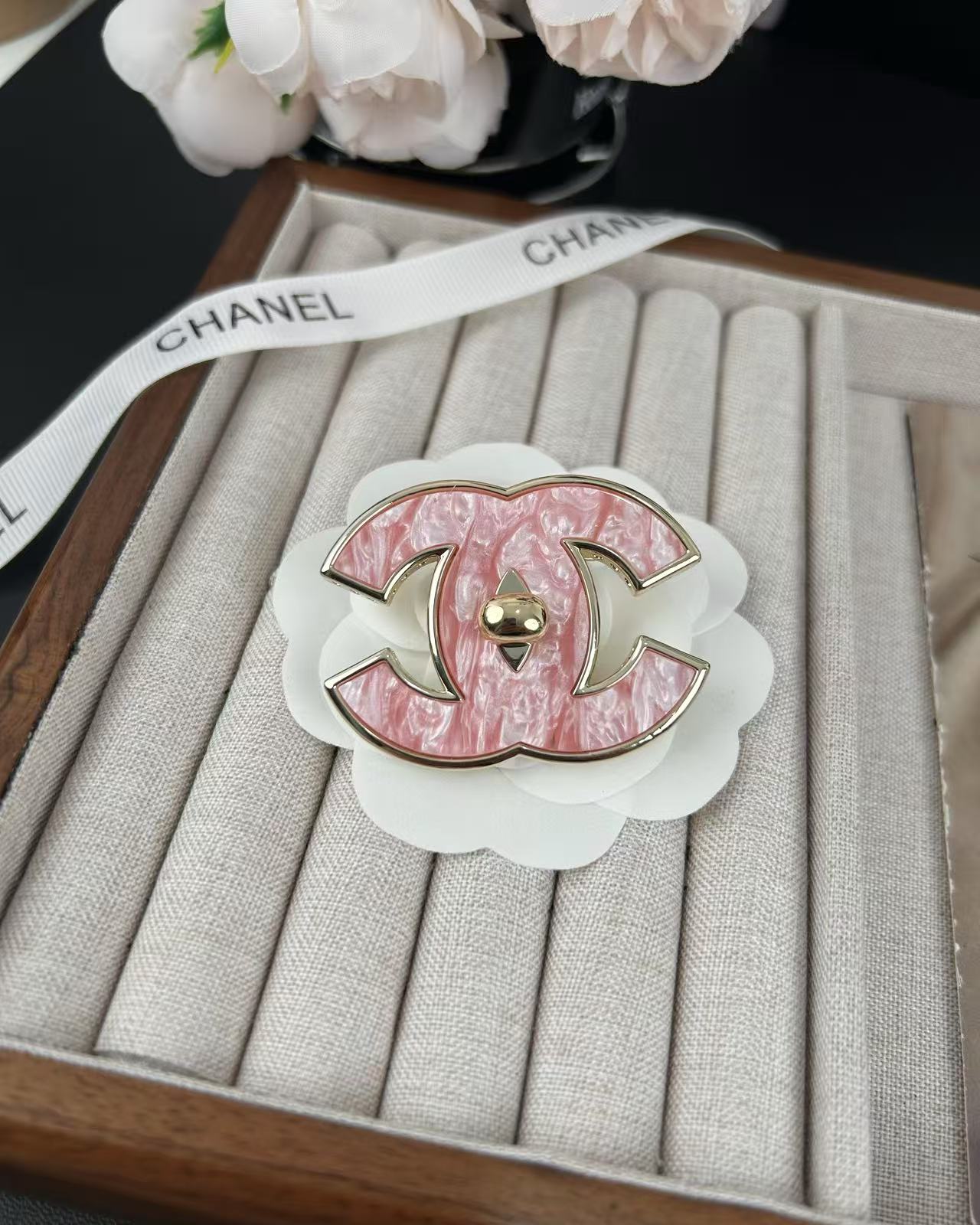 [Dawnora Jewelry]Pink Resin Classic Brooch 5cm