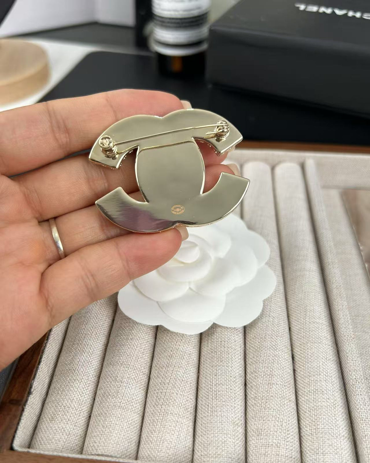 [Dawnora Jewelry]Pink Resin Classic Brooch 5cm