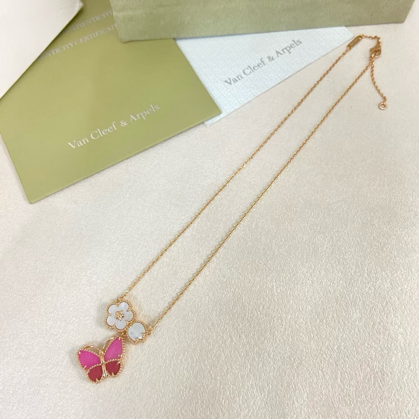 [Dawnora Jewelry]ROSE QUARTZ THREE‑IN‑ONE BUTTERFLY NECKLACE