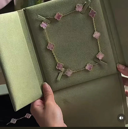 [Dawnora Jewelry Jewellery] Pink Necklace with Ten Clover Designs