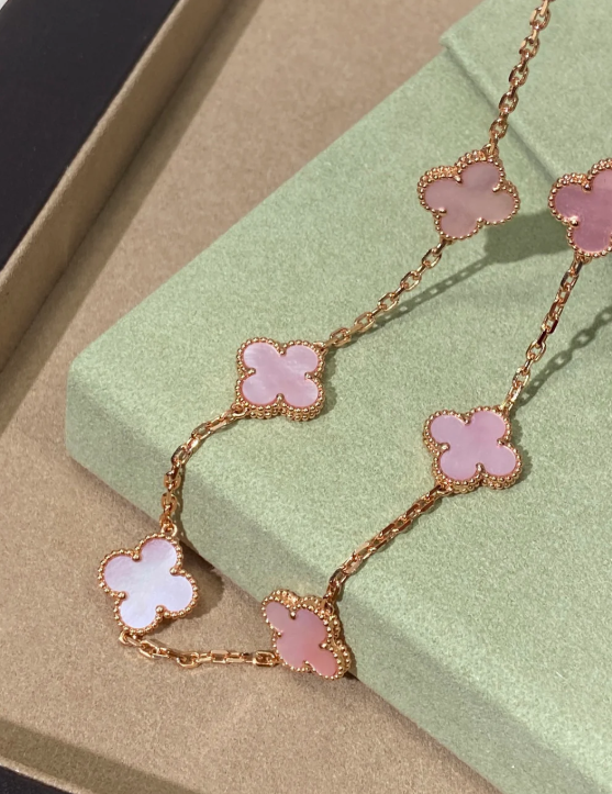 [Dawnora Jewelry Jewellery] Pink Necklace with Ten Clover Designs