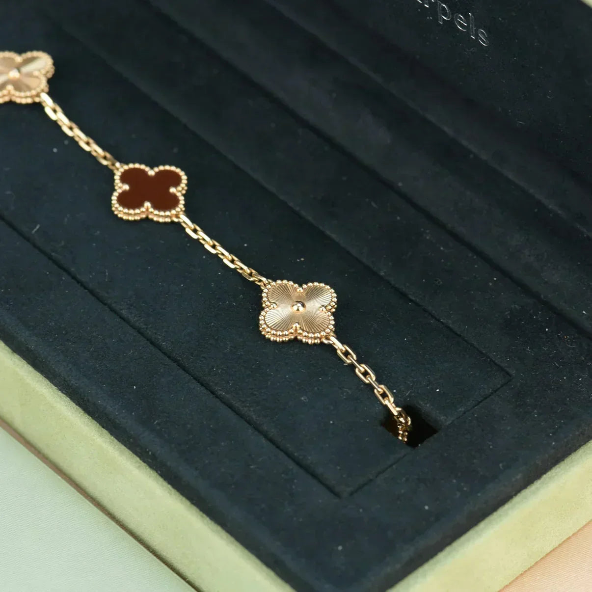 [Dawnora Jewelry] CLOVER 5 MOTIF RED CORNELIAN BRACELET COLLECTION