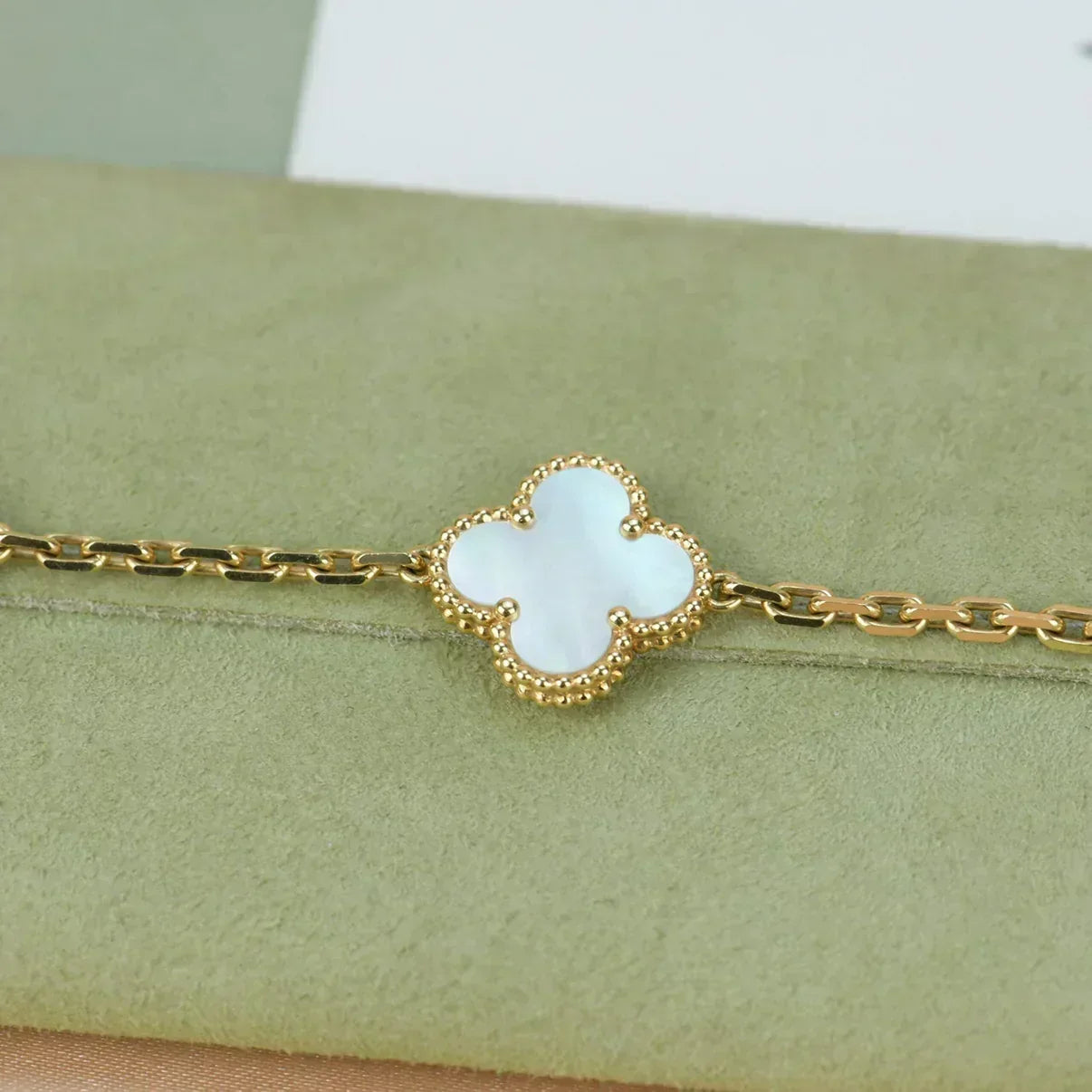 [Dawnora Jewelry]CLOVER WHITE PEARL MOP 5 MOTIF BRACELET COLLECTION