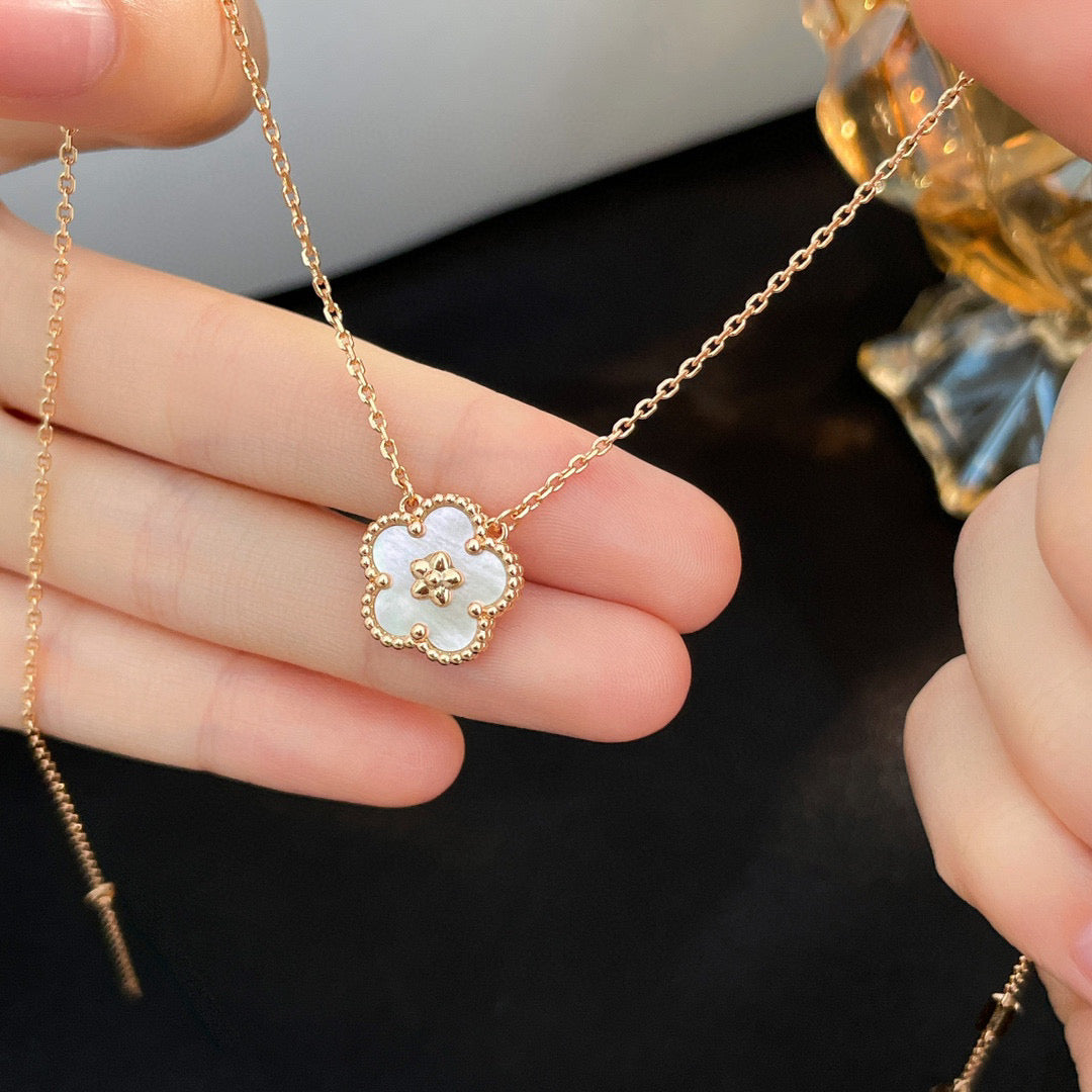 [Dawnora Jewelry]LUCKY  WHITE MOP  PLUM BLOSSOM NECKLACE