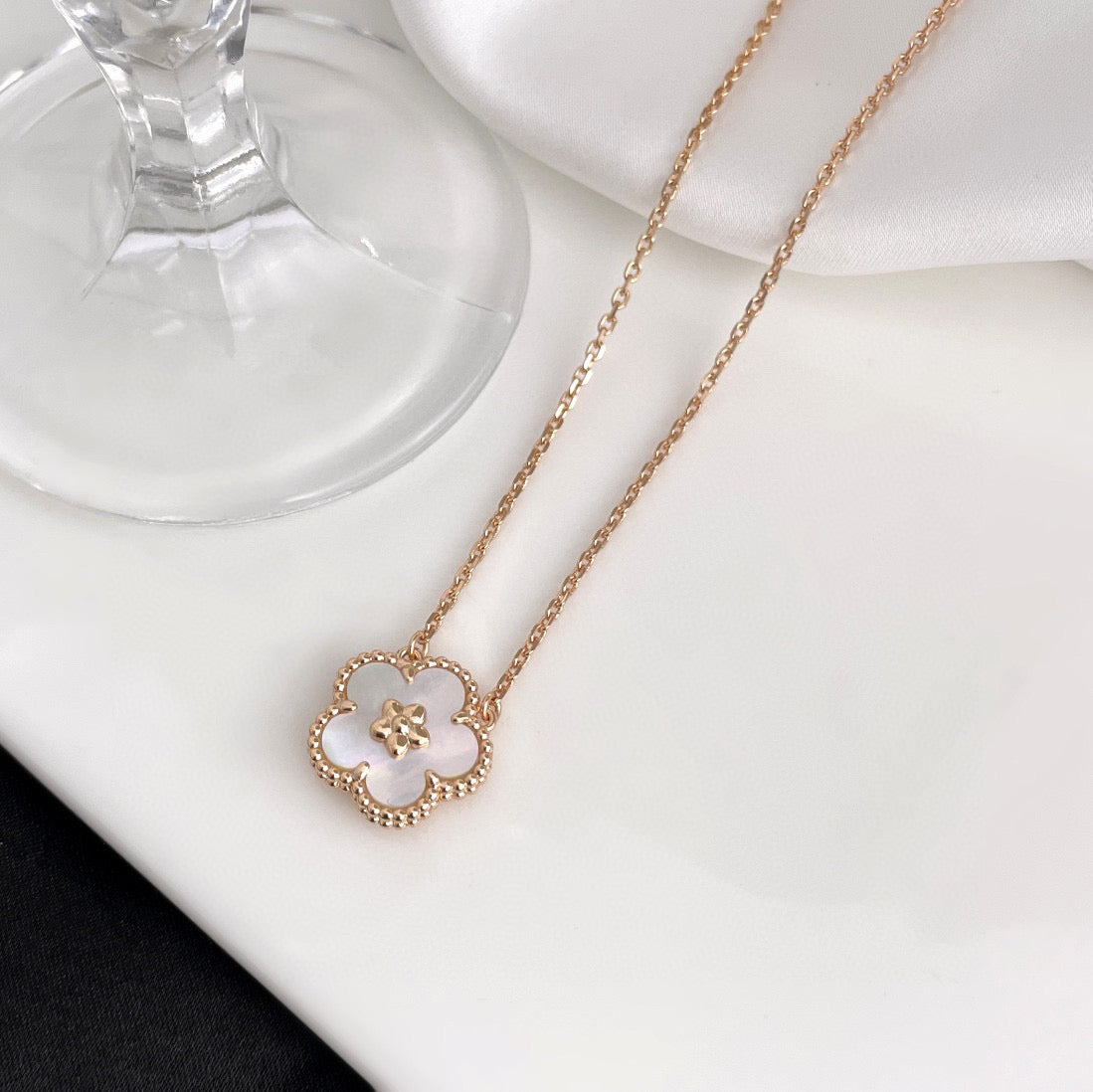 [Dawnora Jewelry]LUCKY  WHITE MOP  PLUM BLOSSOM NECKLACE