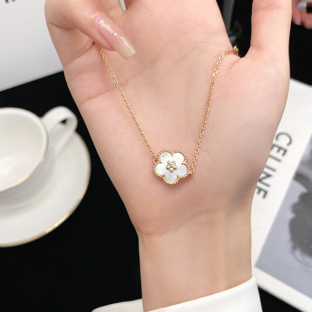 [Dawnora Jewelry]LUCKY  WHITE MOP  PLUM BLOSSOM NECKLACE