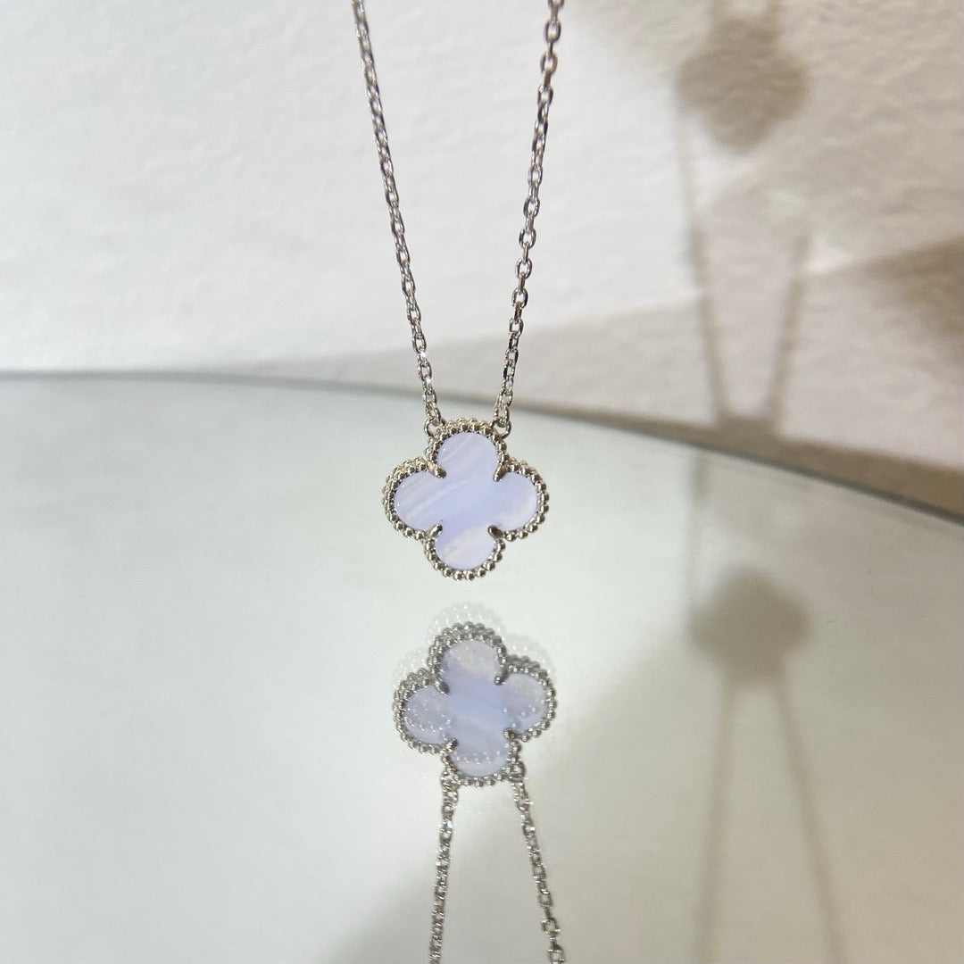 [Dawnora Jewelry]CLOVER 15MM BLUE CHALCEDONY NECKLACE SILVER