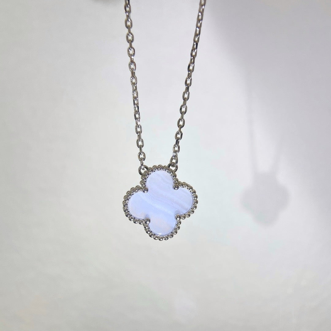 [Dawnora Jewelry]CLOVER 15MM BLUE CHALCEDONY NECKLACE SILVER