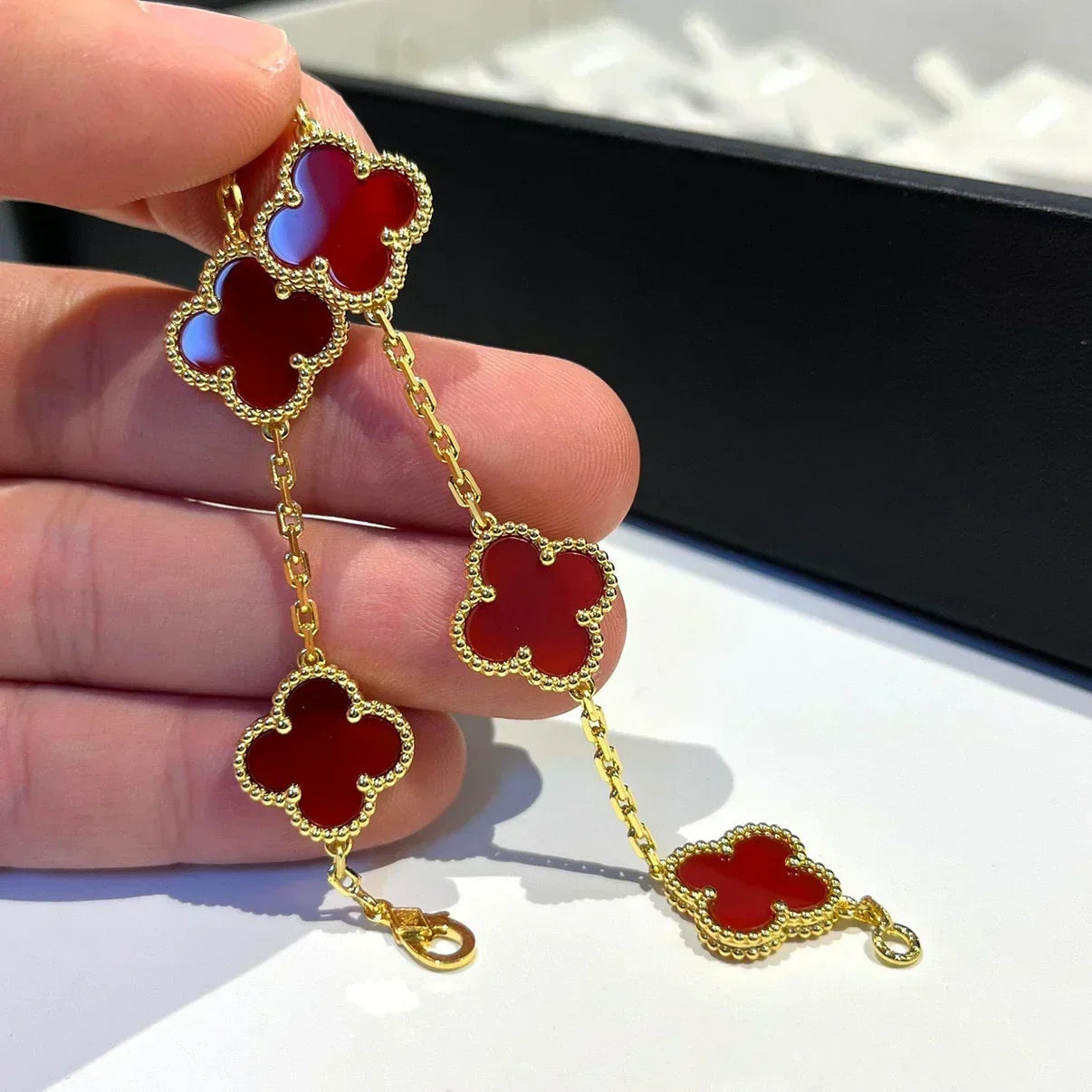 [Dawnora Jewelry] CLOVER 5 MOTIF RED CORNELIAN BRACELET COLLECTION