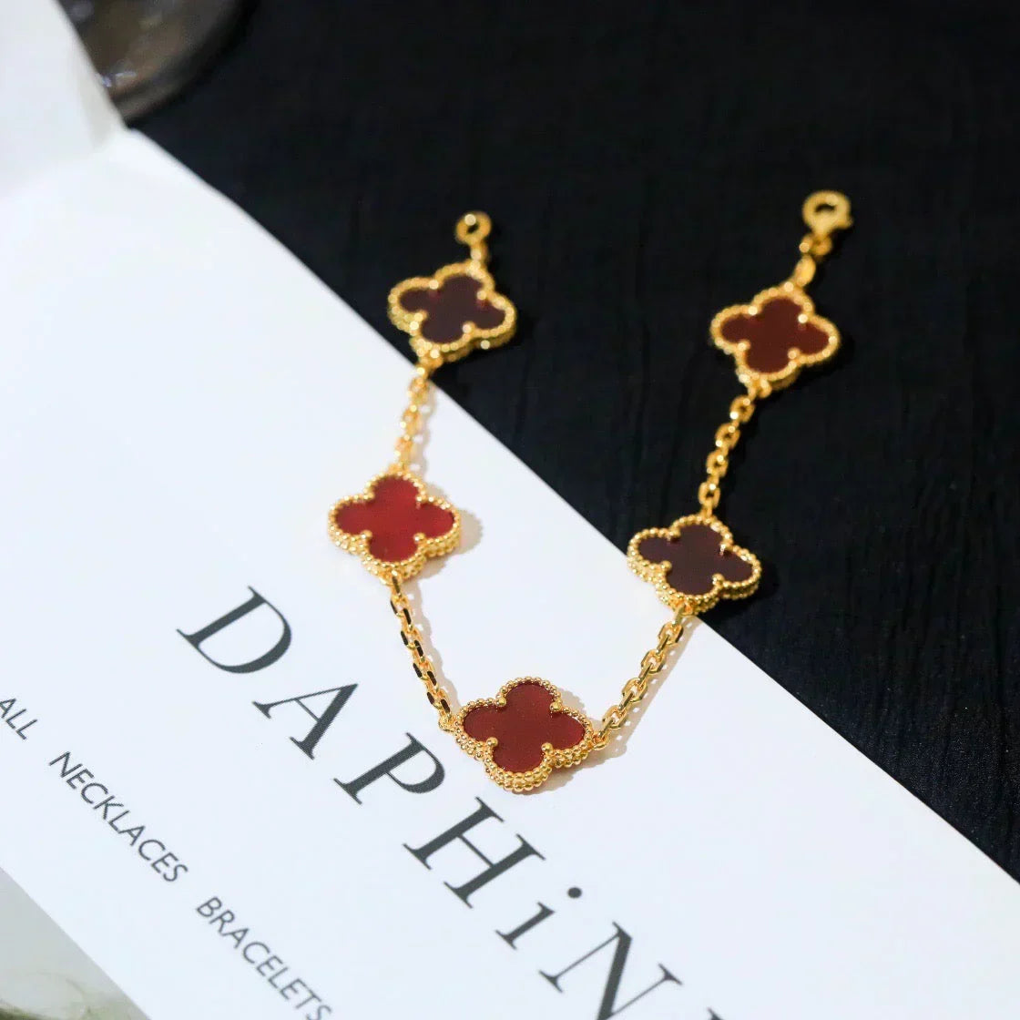 [Dawnora Jewelry] CLOVER 5 MOTIF RED CORNELIAN BRACELET COLLECTION