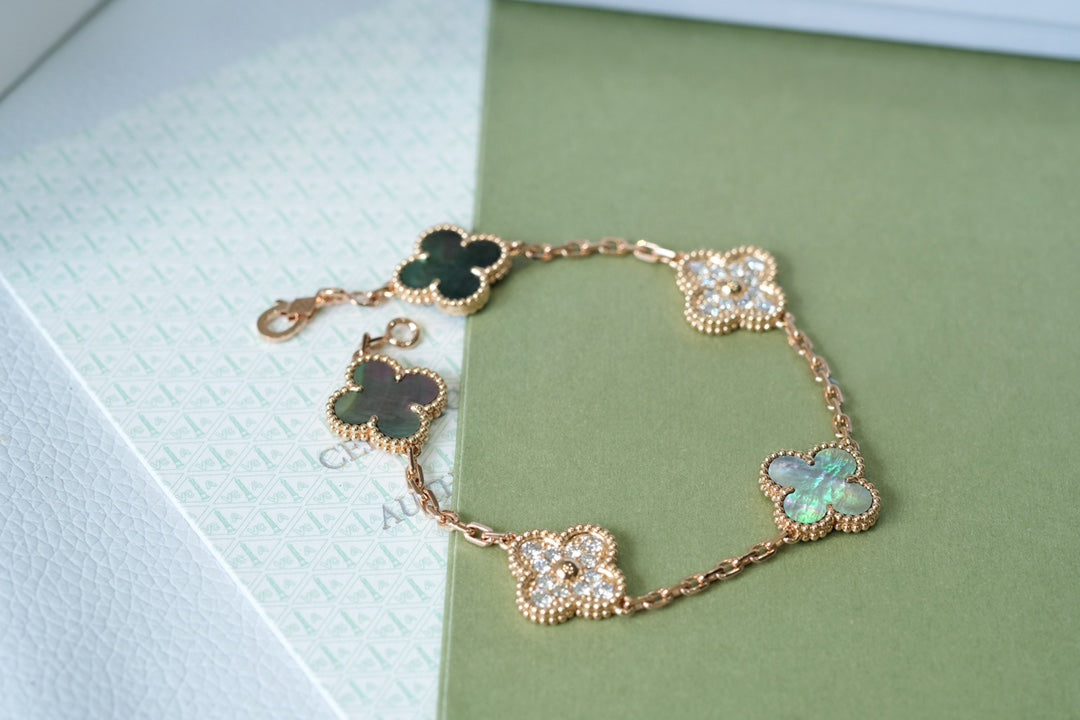 [Dawnora Jewelry] CLOVER 5 MOTIF GRAY MOP BRACELET COLLECTION