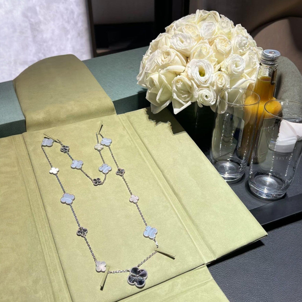 [Dawnora Jewelry]DETACHABLE CLOVER 15(11+4) FLOWER SILVER NECKLACE SET