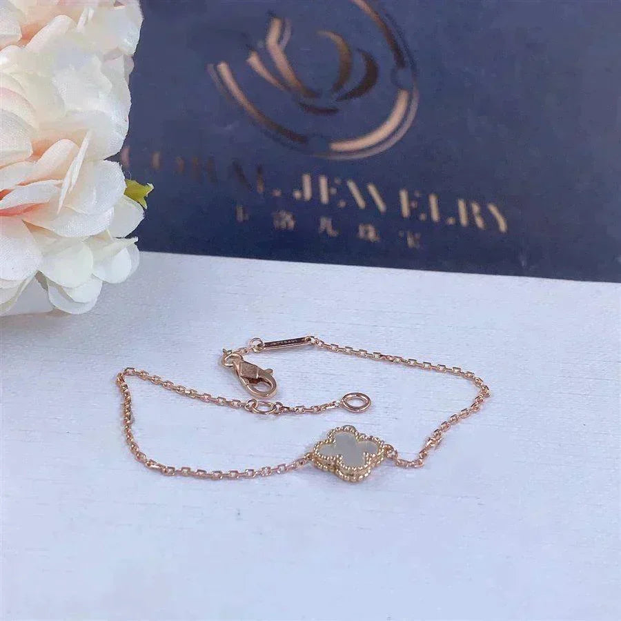 [Dawnora Jewelry]CLOVER WHITE MOP SINGLE FLOWER BRACELET