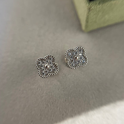 [Dawnora Jewelry]CLOVER MINI DIAMOND STUD EARRINGS